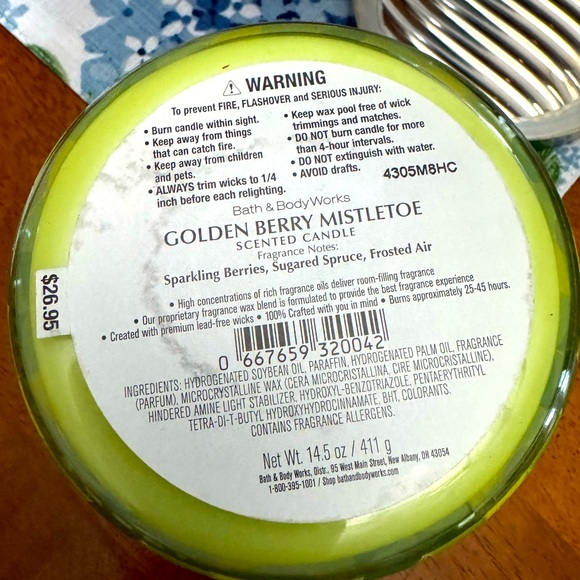 🍁Bath & Body Works 3 Wick Berry Mistletoe Candle - Picture 3 of 3